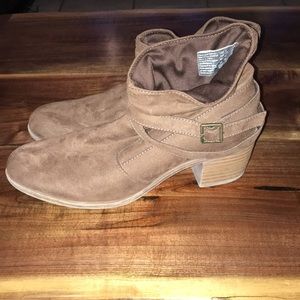 American Eagle booties